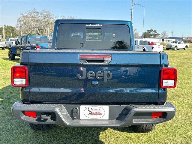 2025 Jeep Gladiator Sport photo 3