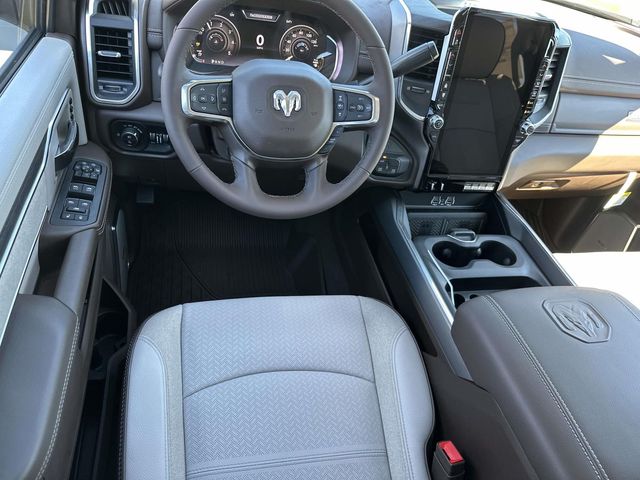 2026 RAM 3500 Laramie - Photo 17