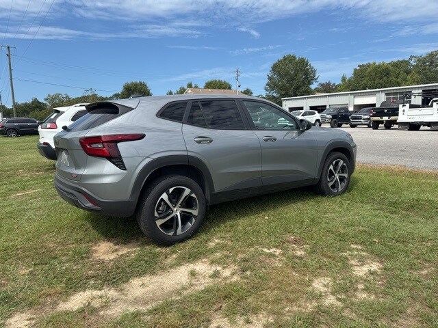 2025 Chevrolet Trax photo 4