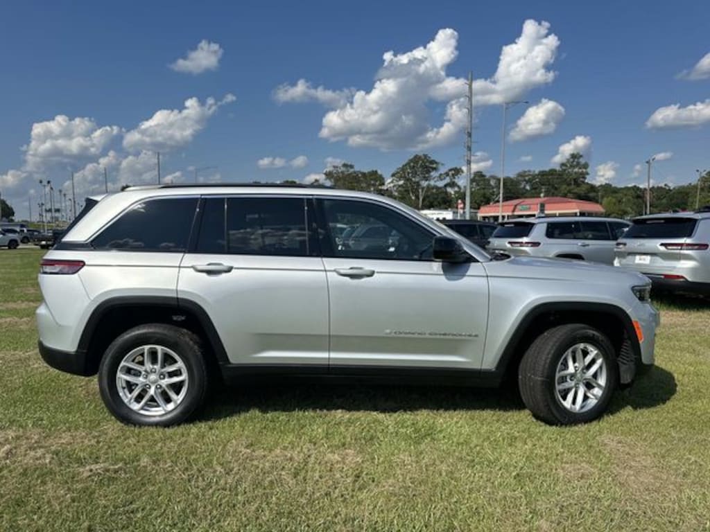 New 2025 Jeep Grand Cherokee Laredo X Sport Utility
