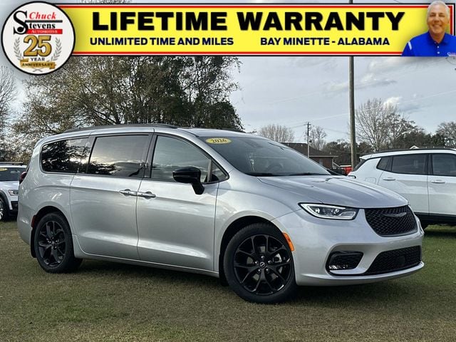 2026 Chrysler Pacifica Limited's photo