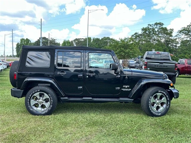 2017 Jeep Wrangler Unlimited Sahara photo 4