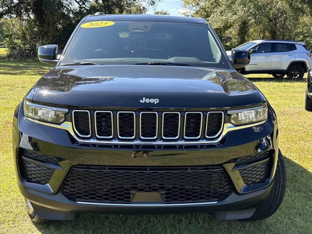 New 2025 Jeep Grand Cherokee Laredo X Sport Utility