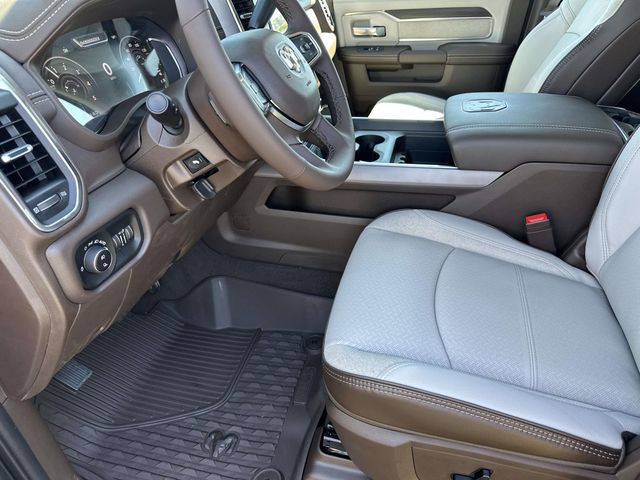 2026 RAM 3500 Laramie - Photo 14