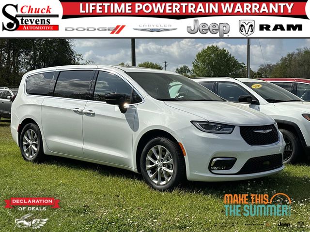 2026 Chrysler Pacifica Limited's photo
