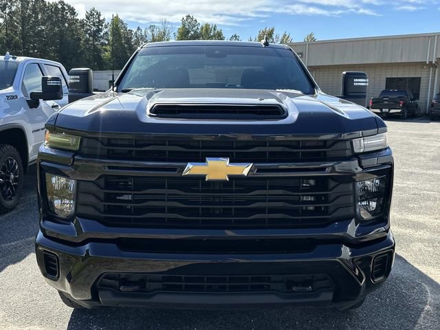 2024 Chevrolet Silverado 2500HD Custom photo 2