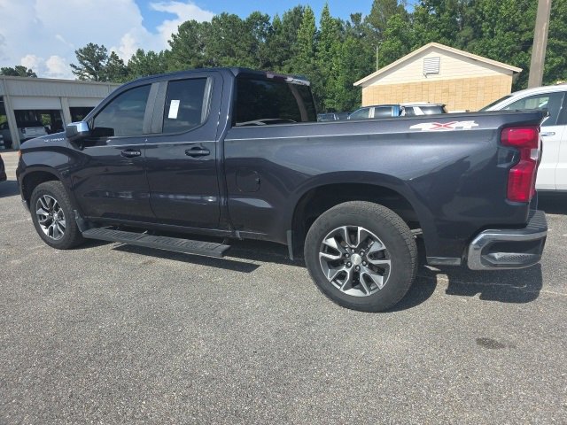 2022 Chevrolet Silverado 1500 LT photo 3