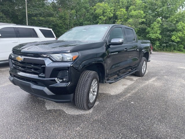 2024 Chevrolet Colorado LT photo 2