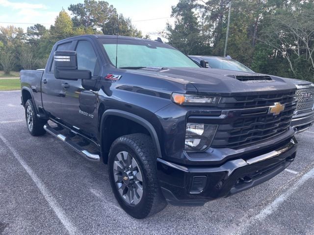 2024 Chevrolet Silverado 2500HD Custom photo 3