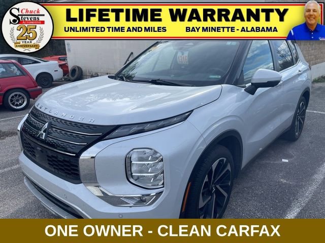 2023 Mitsubishi Outlander SE's photo