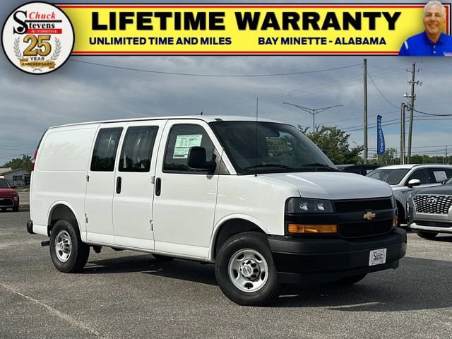 2026 Chevrolet Express 2500 Work Van HD's photo