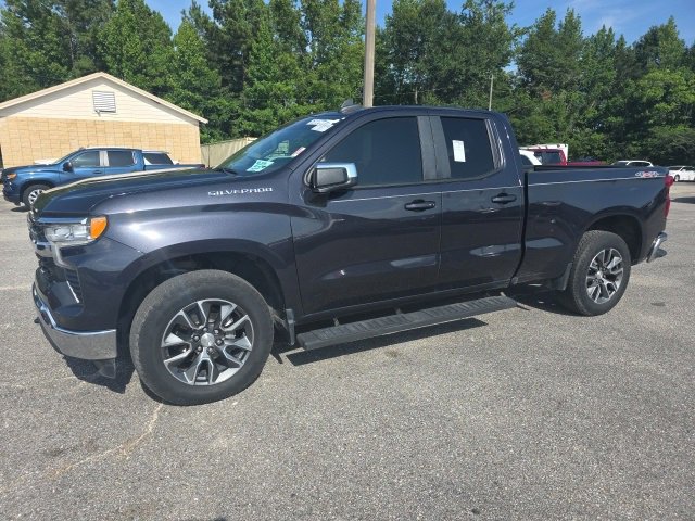 2022 Chevrolet Silverado 1500 LT photo 2