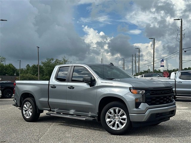 2025 Chevrolet Silverado 1500 Custom photo 2