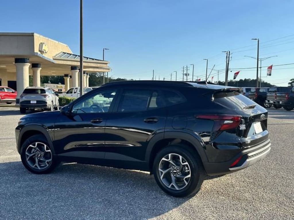 New 2025 Chevrolet Trax LT SUV