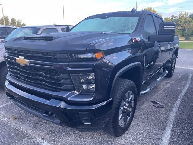 2024 Chevrolet Silverado 2500HD Custom photo 2