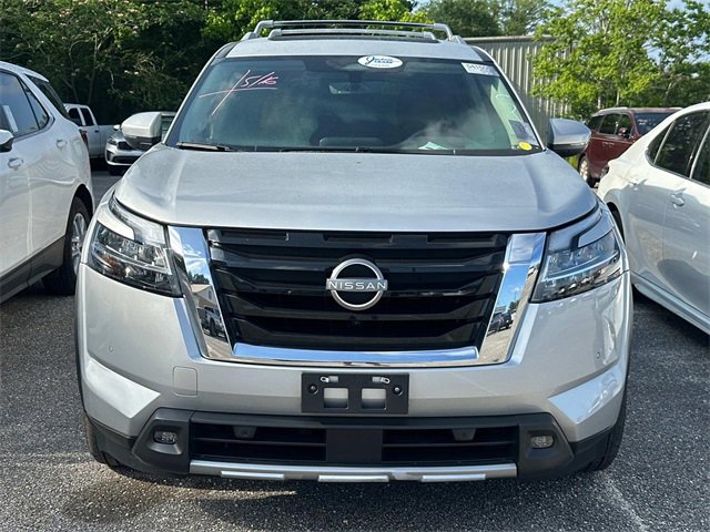 2023 Nissan Pathfinder Platinum photo 3
