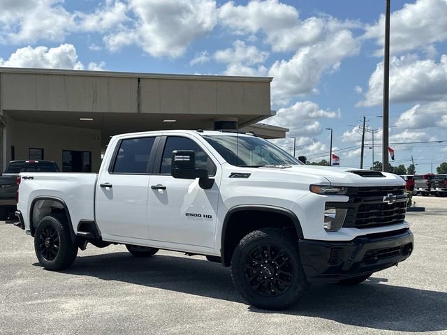 2025 Chevrolet Silverado 2500HD Custom photo 3