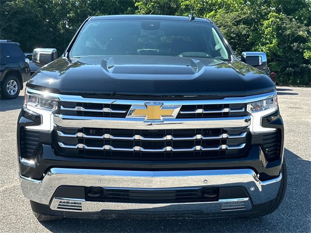 2025 Chevrolet Silverado 1500 LTZ photo 3