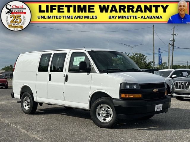 2026 Chevrolet Express 2500 Work Van HD's photo