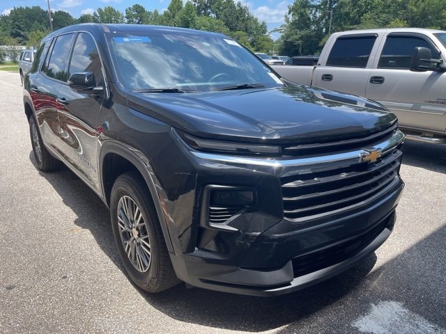 2024 Chevrolet Traverse LS photo 3