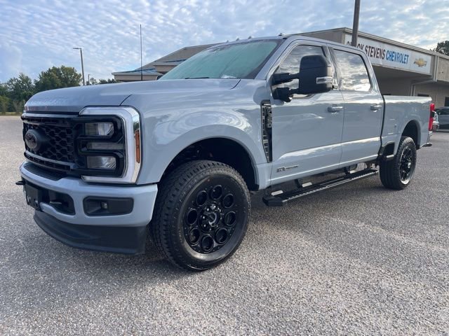 2025 Ford F-350 Lariat photo 2