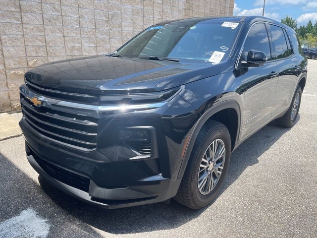 2024 Chevrolet Traverse LS photo 2