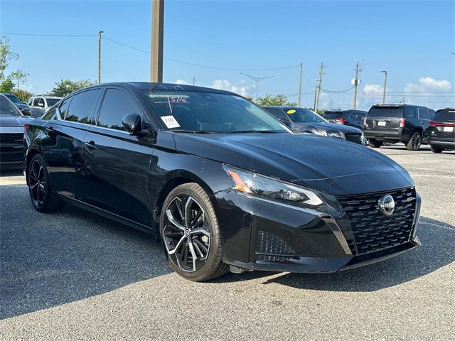 2023 Nissan Altima 2.5 SR photo 2