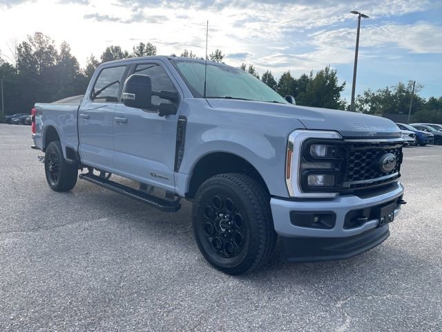 2025 Ford F-350 Lariat photo 3