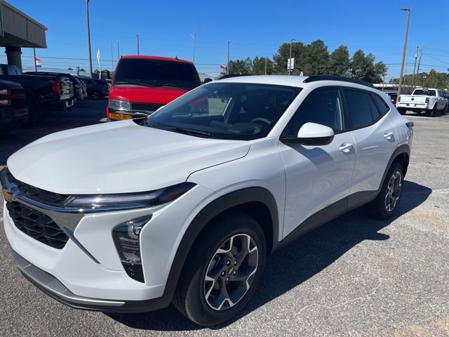 2026 Chevrolet Trax LT photo 2