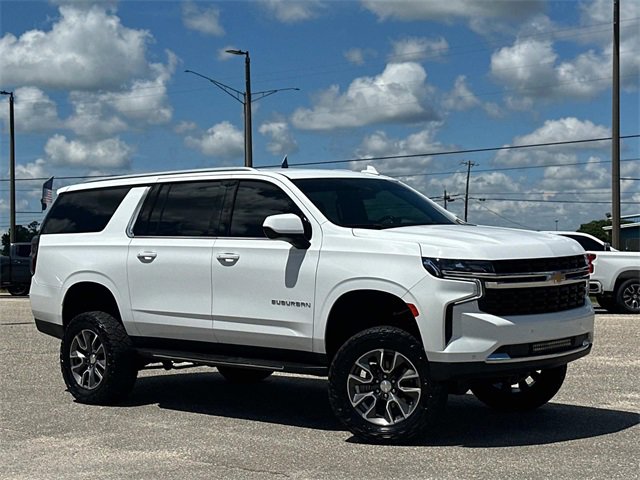 2023 Chevrolet Suburban LS photo 2
