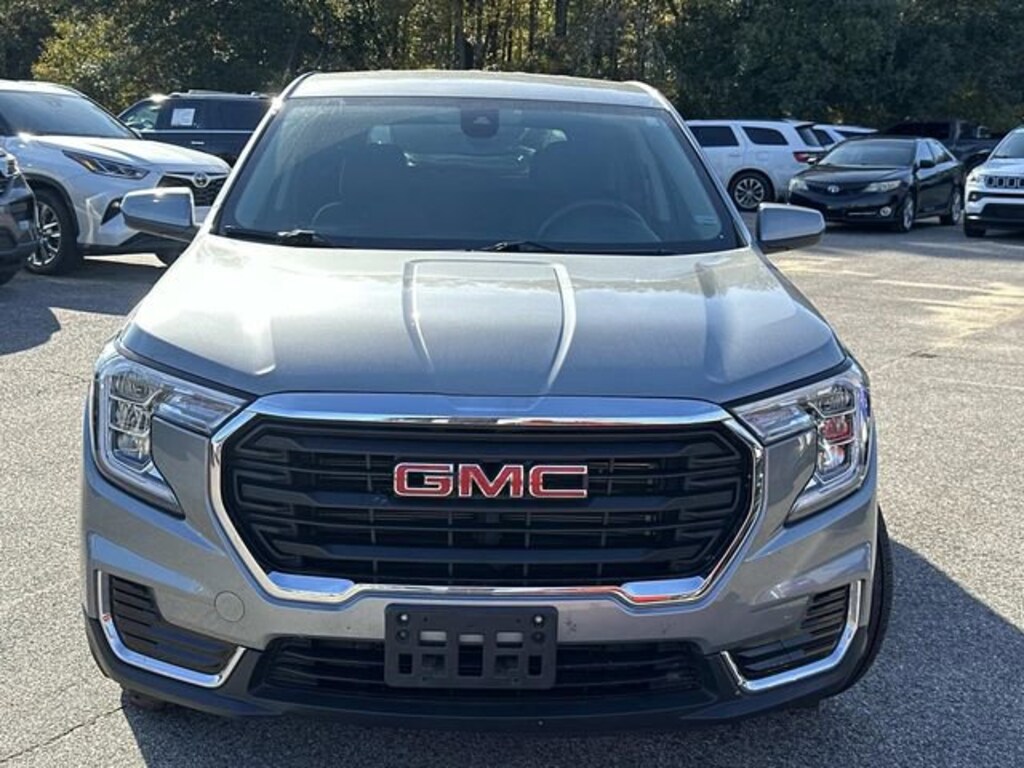 Used 2024 GMC Terrain SLE SUV