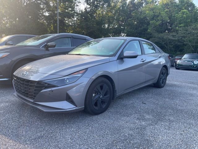 2023 Hyundai Elantra SEL photo 2