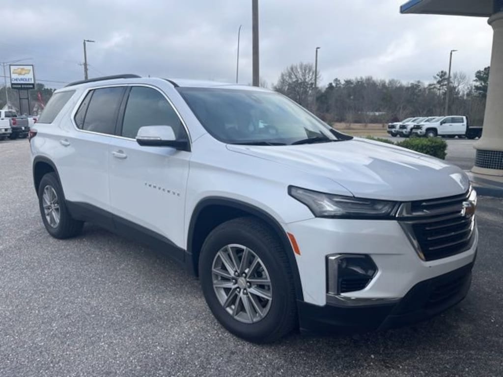 Used 2023 Chevrolet Traverse LT Cloth SUV