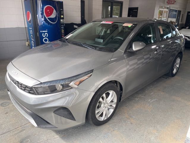 2022 Kia Forte LXS photo 2