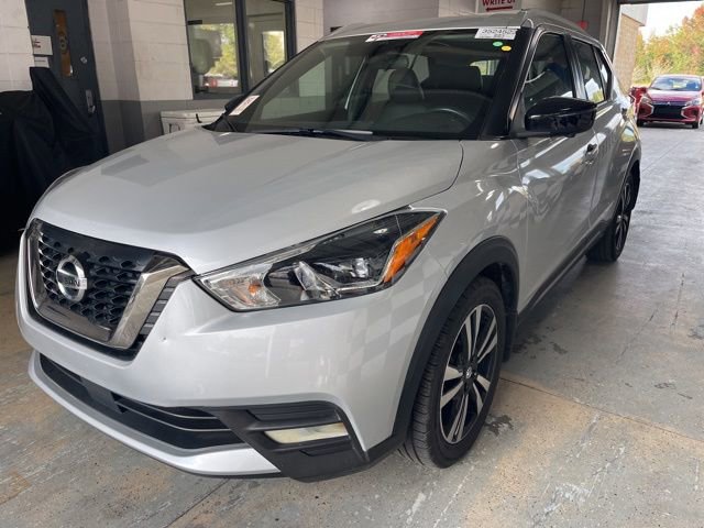 2020 Nissan Kicks SR photo 2