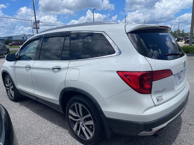 2017 Honda Pilot Touring photo 3