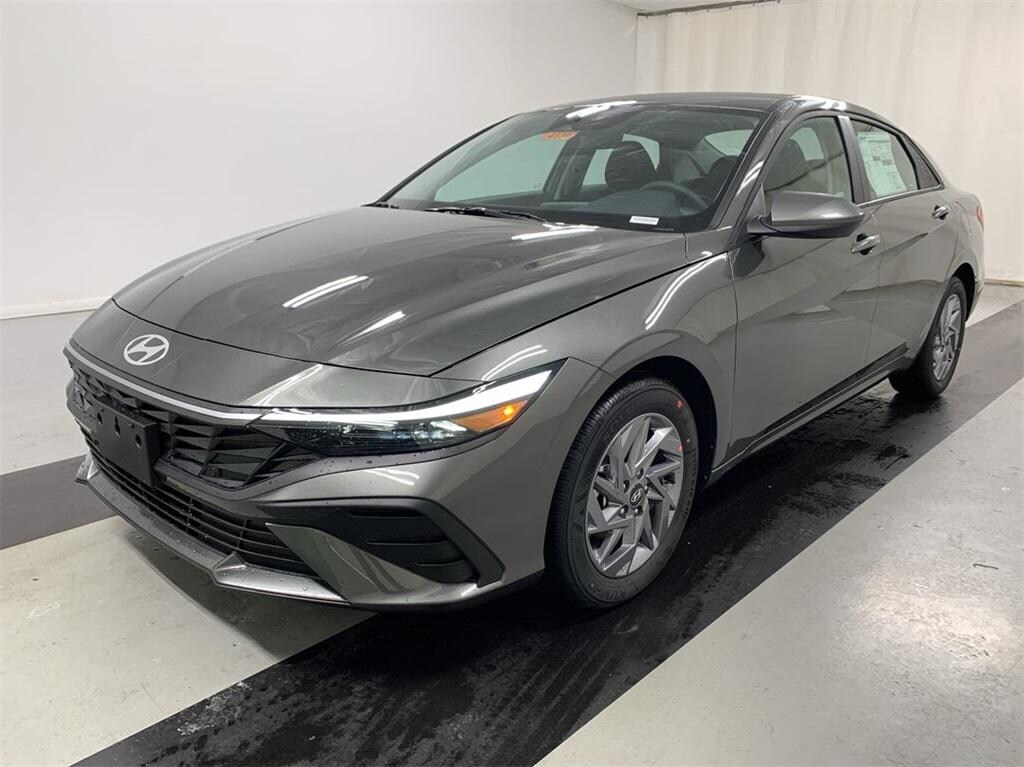 New 2025 Hyundai Elantra Hybrid Blue Sedan