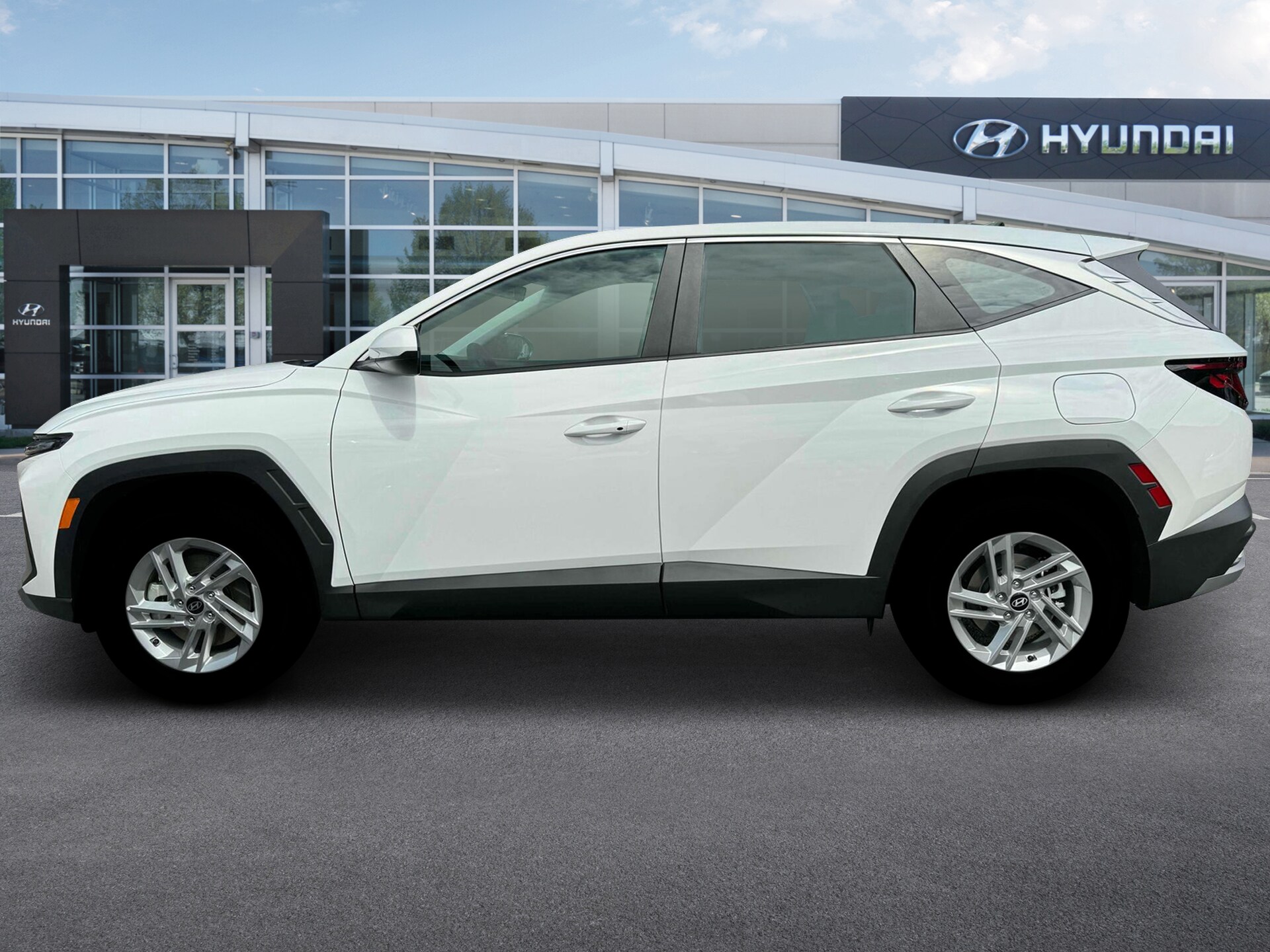 2025 Hyundai Tucson SE photo 3