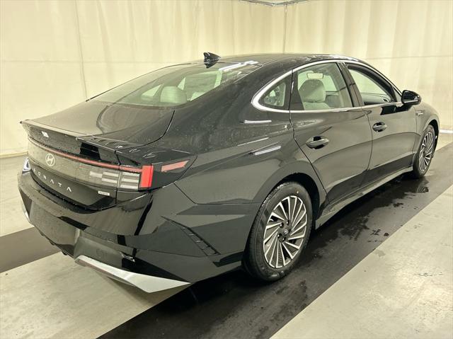 2025 Hyundai Sonata Hybrid SEL photo 2