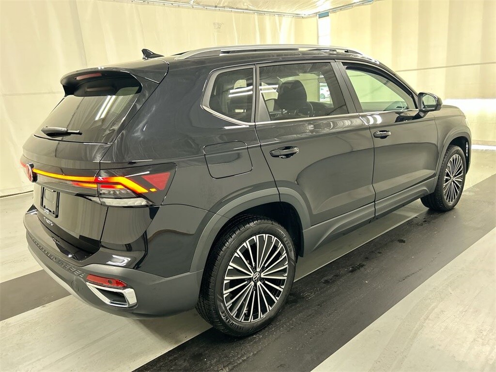 Certified 2025 Volkswagen Taos 1.5T SE SUV