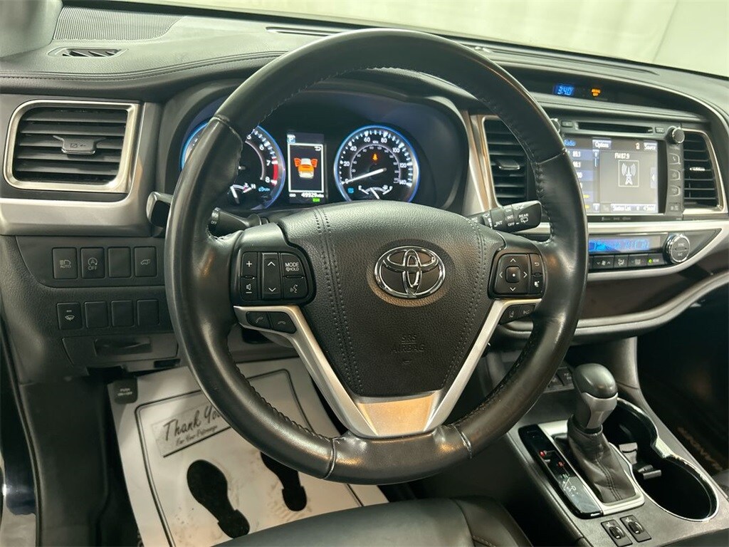 Used 2019 Toyota Highlander SE V6 SUV