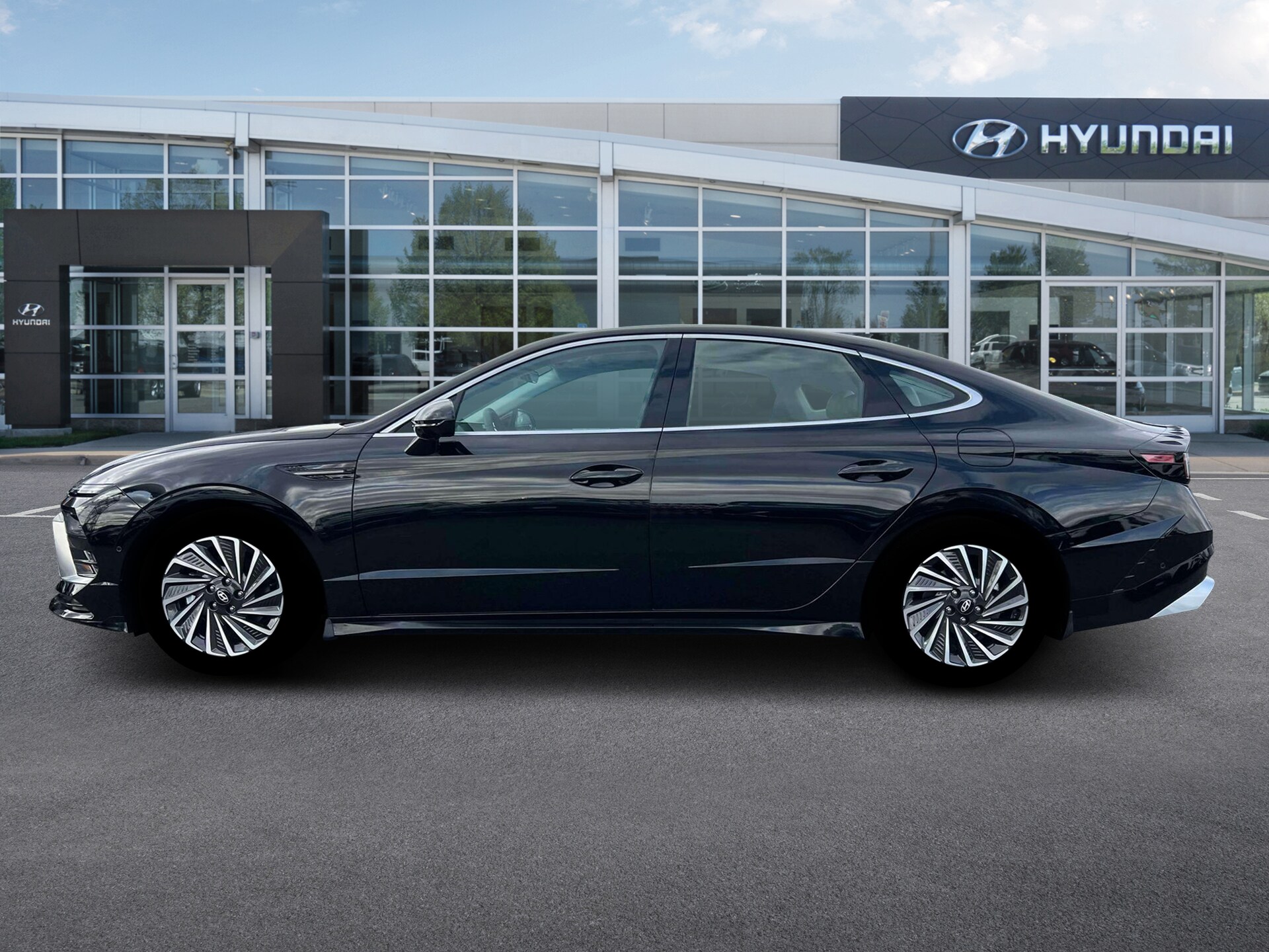 2025 Hyundai Sonata Hybrid Limited photo 3