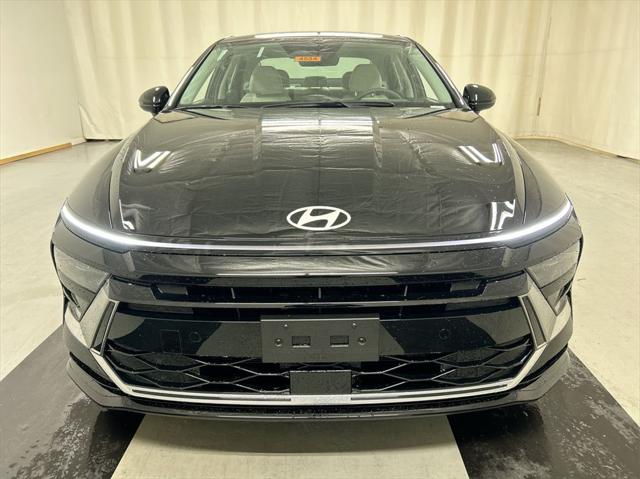 2025 Hyundai Sonata Hybrid SEL photo 3