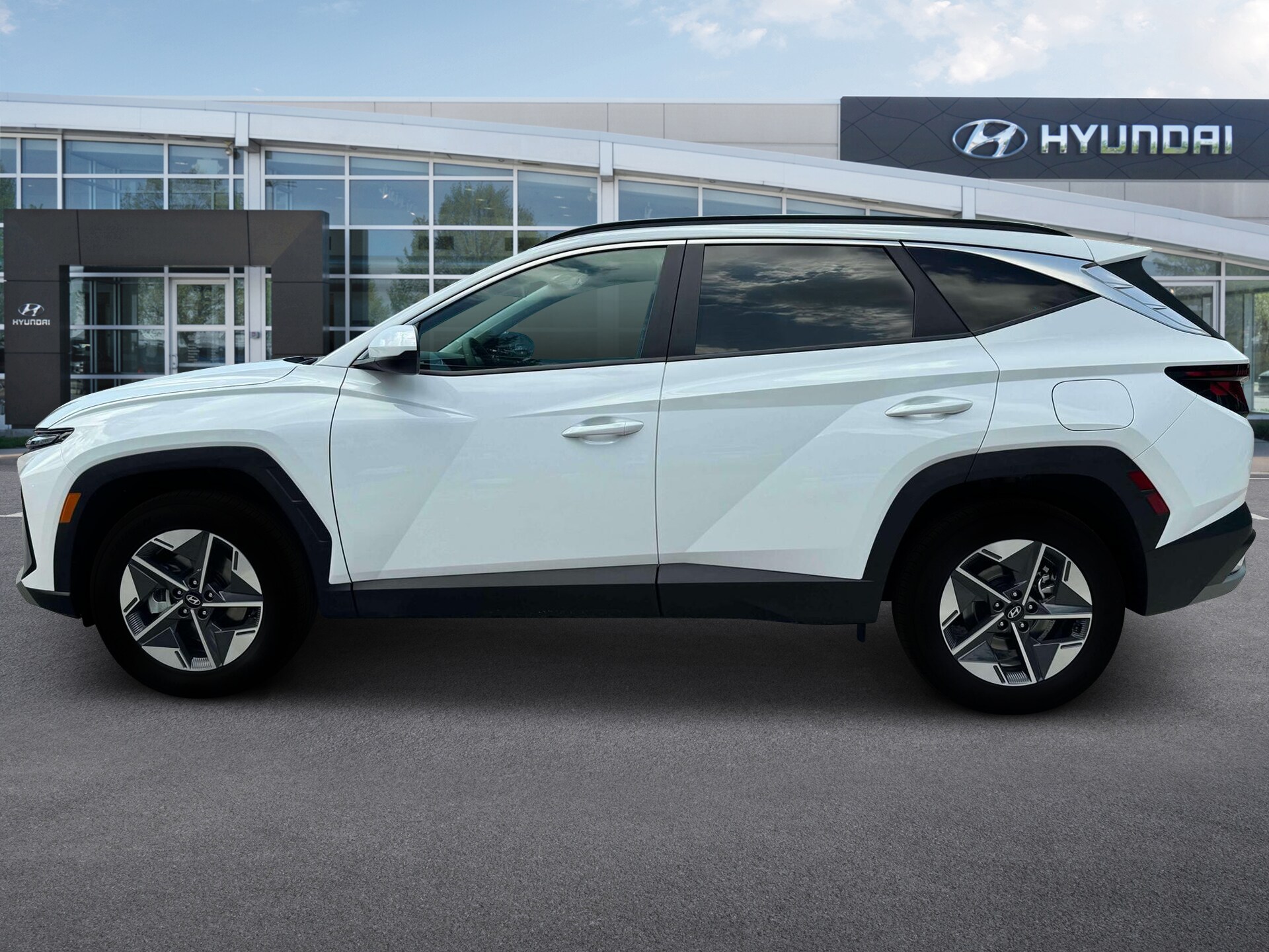 2025 Hyundai Tucson SEL photo 3