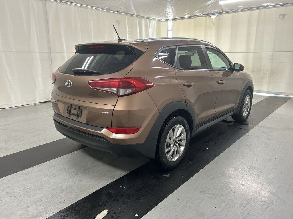 Used 2016 Hyundai Tucson SE w/Beige Interior SUV