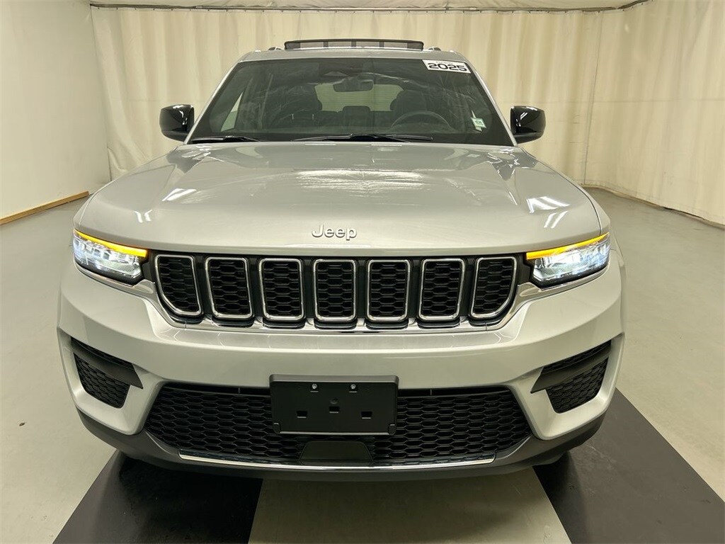 Used 2025 Jeep Grand Cherokee Laredo SUV