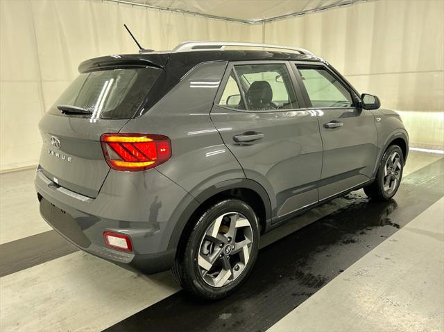 2025 Hyundai Venue Limited photo 2