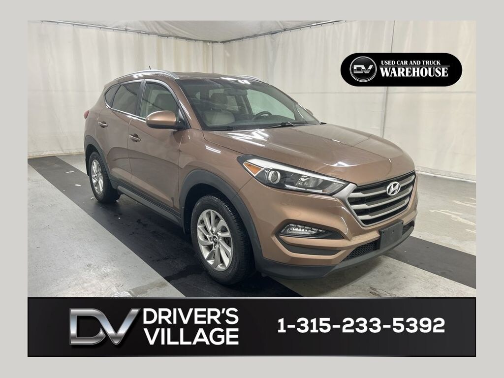 Used 2016 Hyundai Tucson SE w/Beige Interior SUV