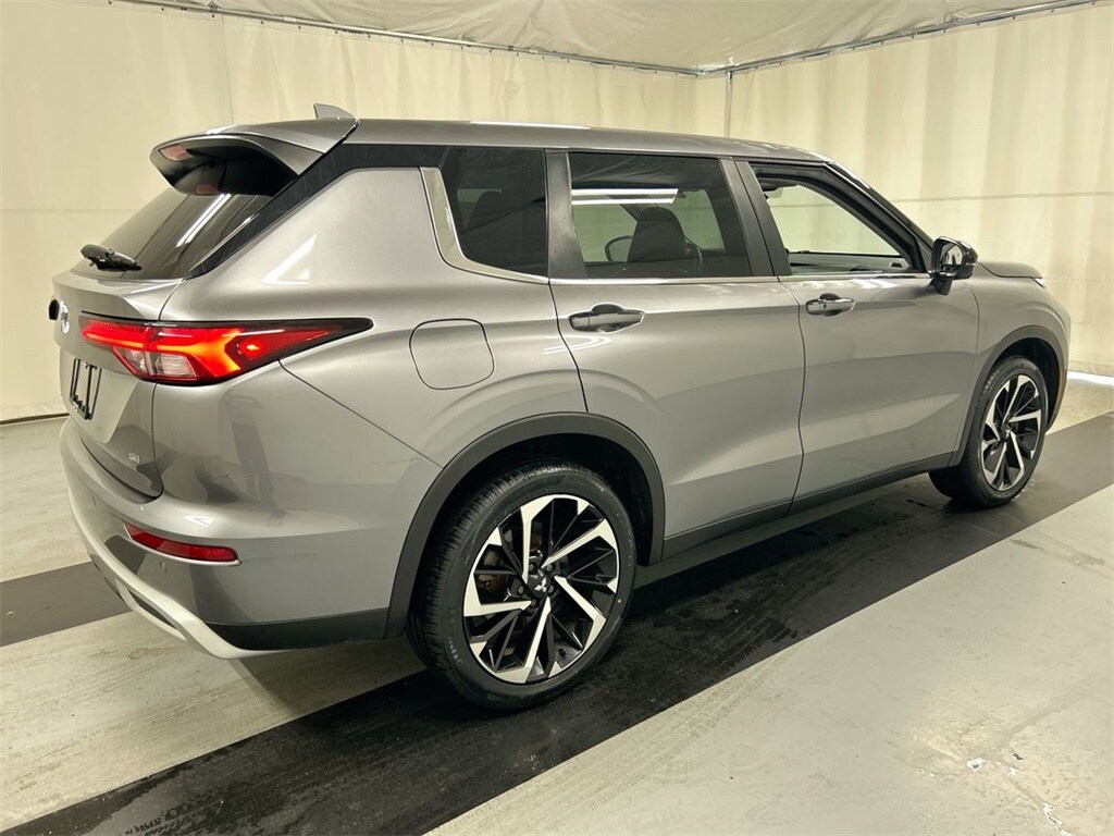 Used 2022 Mitsubishi Outlander SE CUV