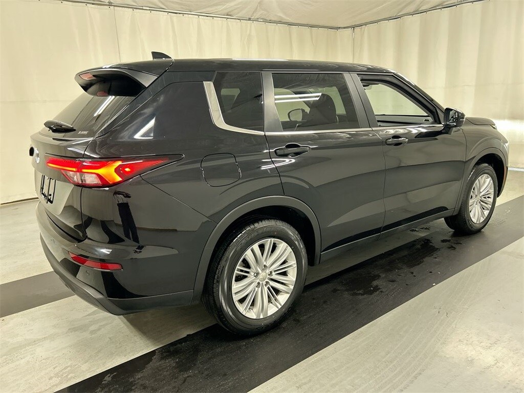 Used 2024 Mitsubishi Outlander ES SUV